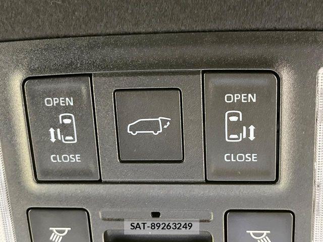 Toyota VOXY 2023-01 7360378-4