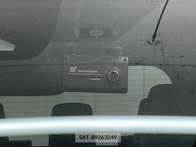 Toyota VOXY 2023-01 7360378-5