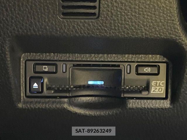 Toyota VOXY 2023-01 7360378-6