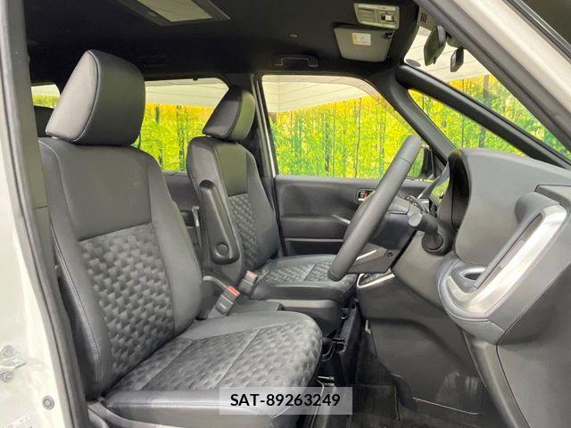 Toyota VOXY 2023-01 7360378-7