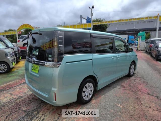Toyota VOXY 2017-05 7360412-11