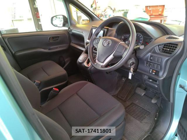 Toyota VOXY 2017-05 7360412-20