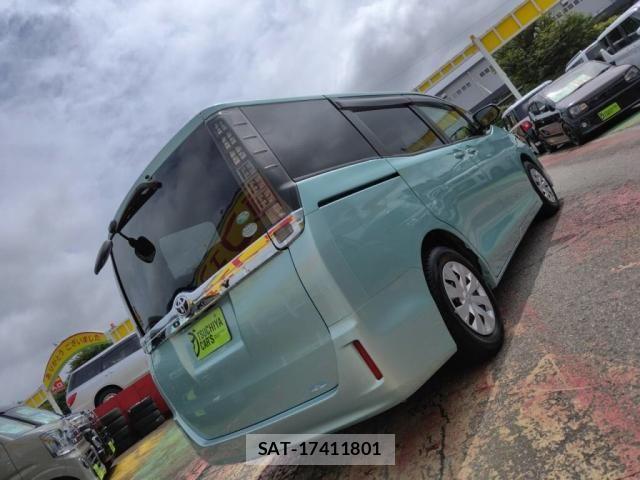 Toyota VOXY 2017-05 7360412-25