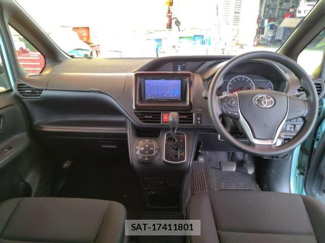 Toyota VOXY 2017-05 7360412-2