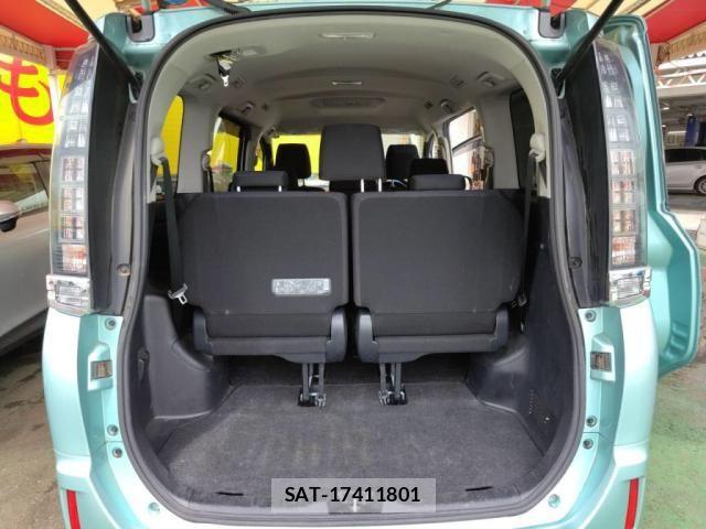 Toyota VOXY 2017-05 7360412-29