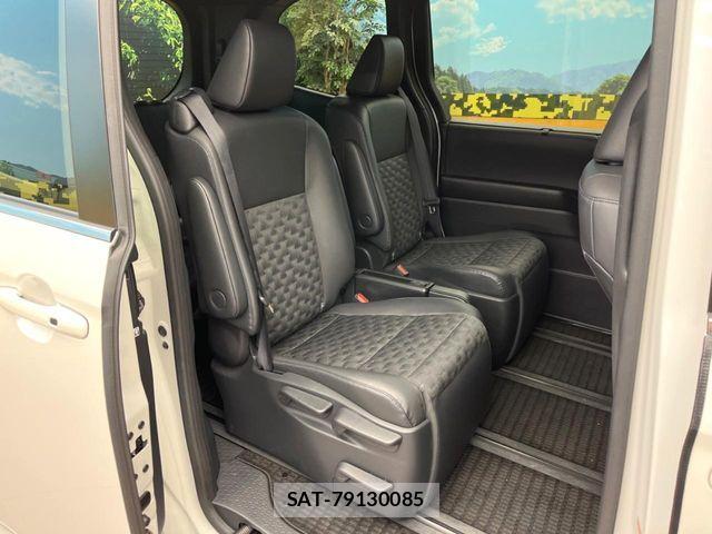 Toyota VOXY 2025-04 7360384-9