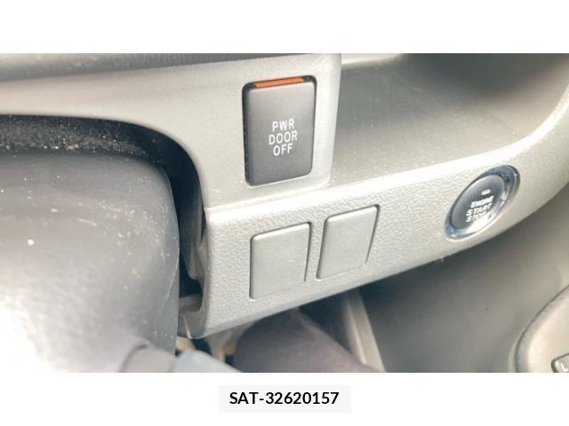 Toyota VOXY 2008-02 7360434-17