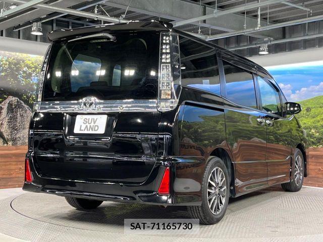 Toyota VOXY 2015-12 7360408-17