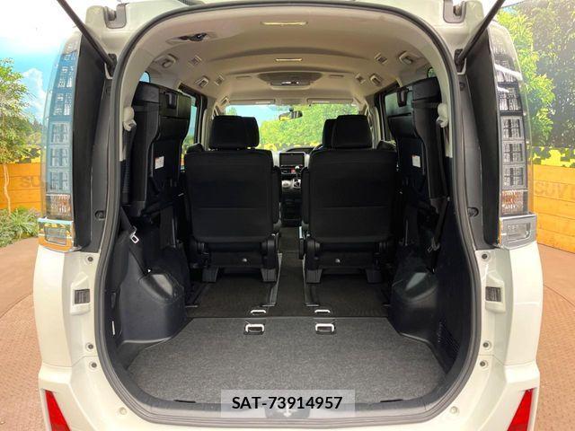Toyota VOXY 2015-11 7360414-9