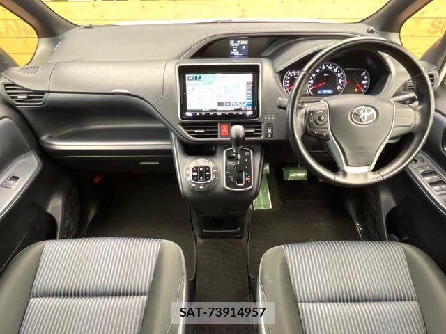 Toyota VOXY 2015-11 7360414-1