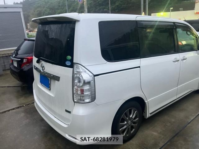 Toyota VOXY 2012-04 7378978-9
