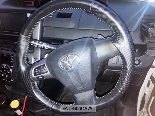 Toyota VOXY 2012-04 7378978-15