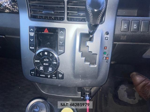 Toyota VOXY 2012-04 7378978-16