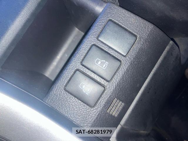 Toyota VOXY 2012-04 7378978-17
