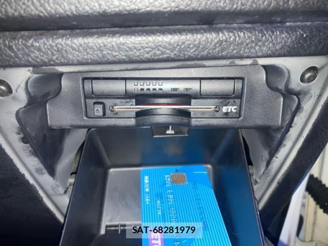 Toyota VOXY 2012-04 7378978-19