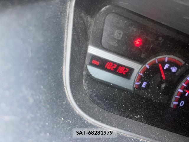 Toyota VOXY 2012-04 7378978-23