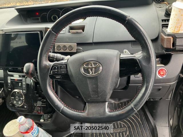 Toyota VOXY 2011-06 7378979-15