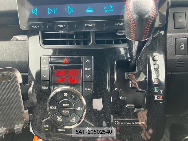 Toyota VOXY 2011-06 7378979-18