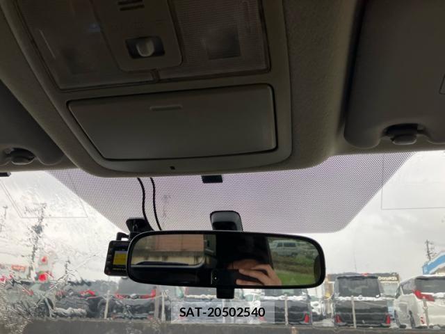 Toyota VOXY 2011-06 7378979-22