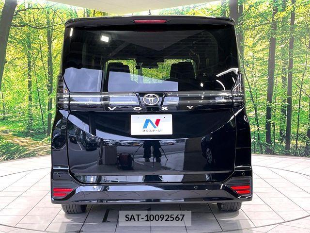 Toyota VOXY 2023-04 7394734-15