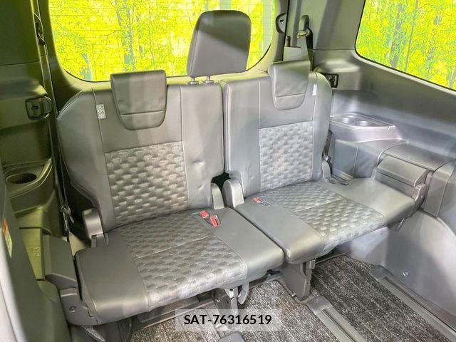Toyota VOXY 2023-06 7394732-9