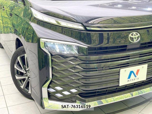 Toyota VOXY 2023-06 7394732-12