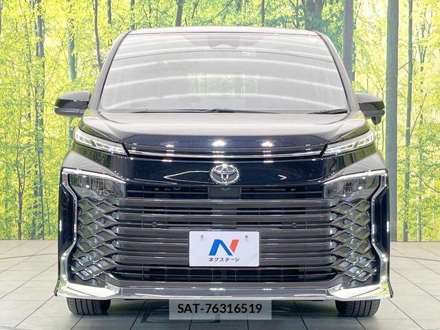 Toyota VOXY 2023-06 7394732-14
