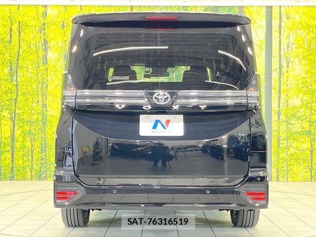 Toyota VOXY 2023-06 7394732-15