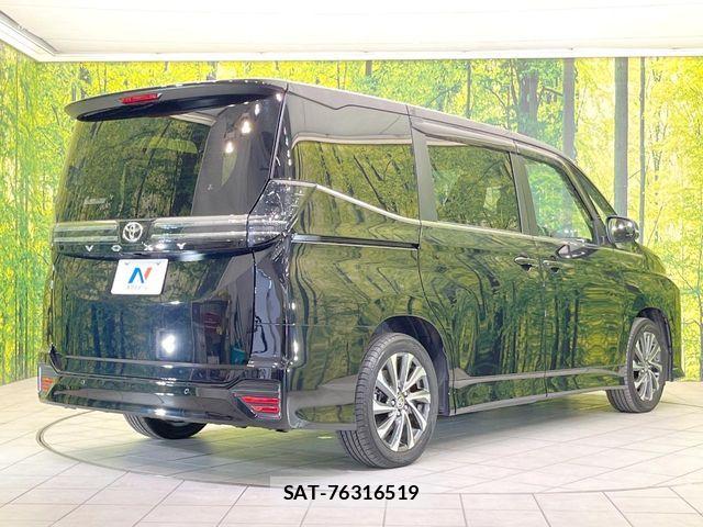 Toyota VOXY 2023-06 7394732-17