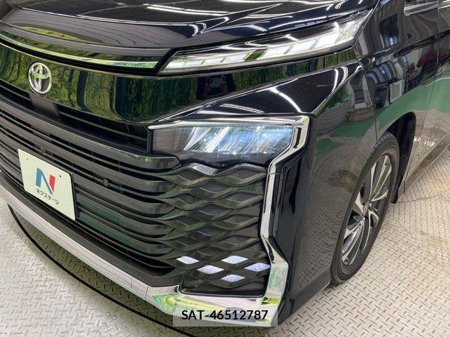 Toyota VOXY 2023-08 7391276-11