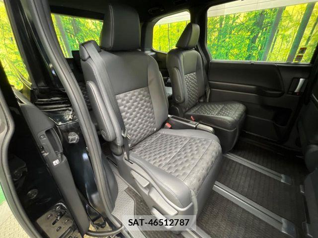 Toyota VOXY 2023-08 7391276-7