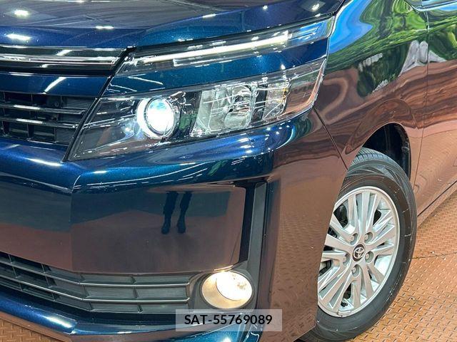 Toyota VOXY 2015-06 7394777-11