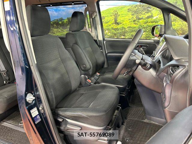 Toyota VOXY 2015-06 7394777-6