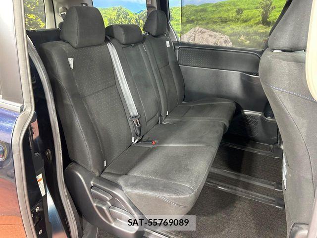 Toyota VOXY 2015-06 7394777-7