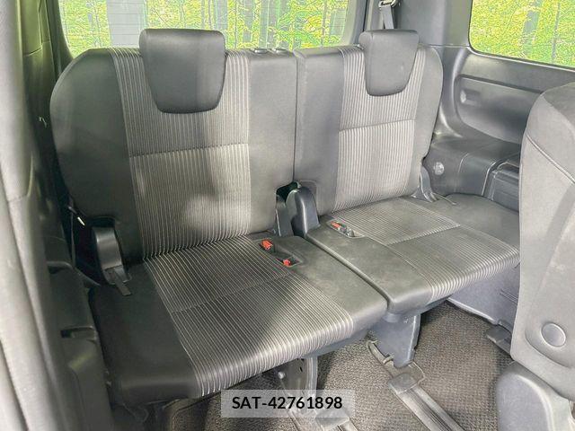Toyota VOXY 2017-08 7394765-9