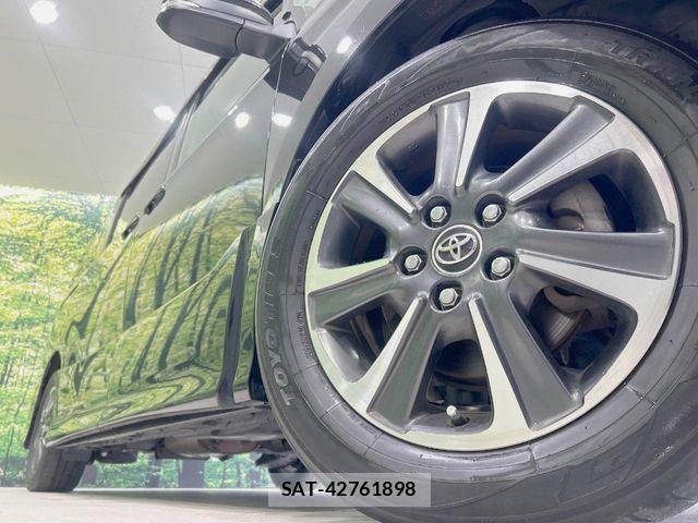 Toyota VOXY 2017-08 7394765-13