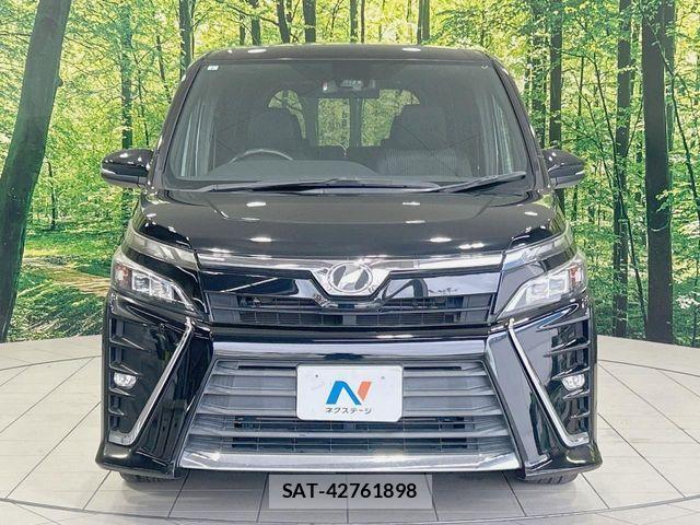 Toyota VOXY 2017-08 7394765-14