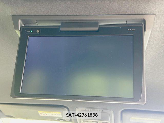 Toyota VOXY 2017-08 7394765-2
