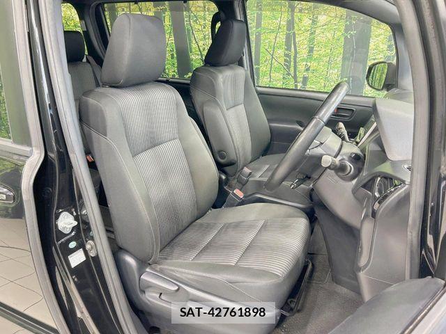Toyota VOXY 2017-08 7394765-7