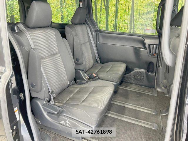 Toyota VOXY 2017-08 7394765-8