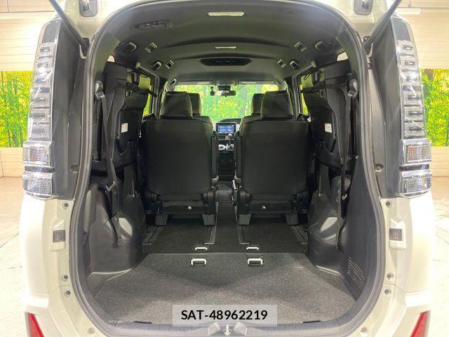 Toyota VOXY 2017-09 7394755-10