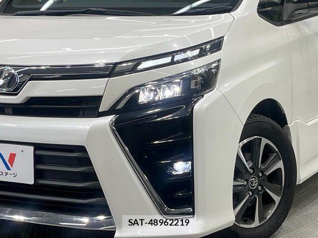 Toyota VOXY 2017-09 7394755-12