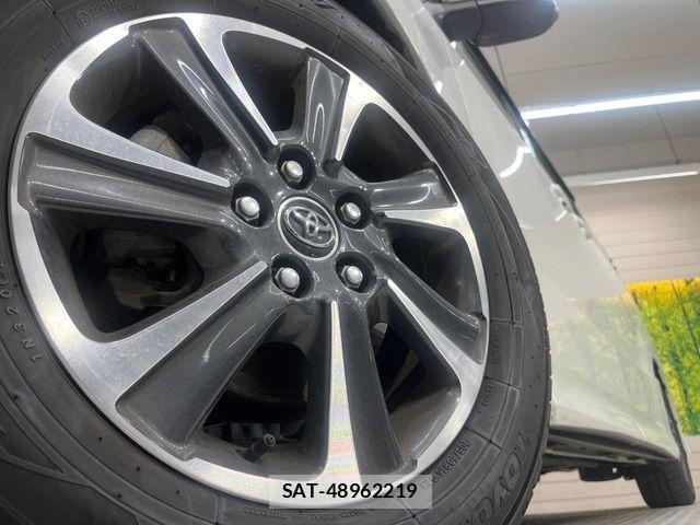 Toyota VOXY 2017-09 7394755-13