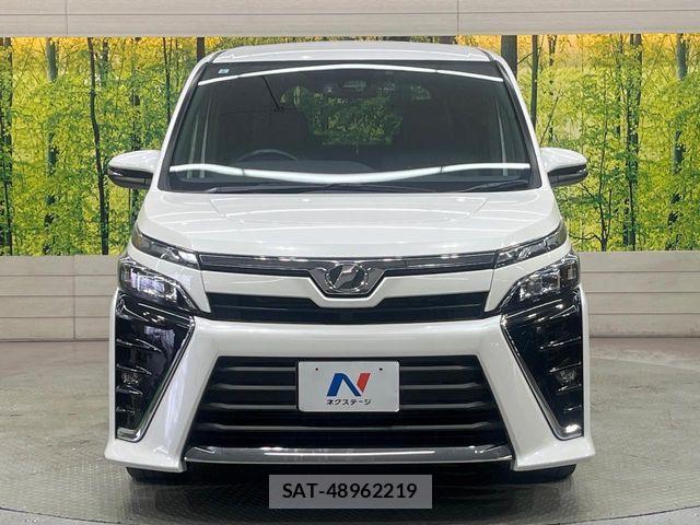 Toyota VOXY 2017-09 7394755-14