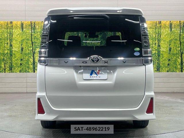Toyota VOXY 2017-09 7394755-15