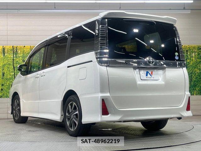 Toyota VOXY 2017-09 7394755-17