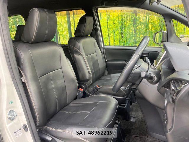 Toyota VOXY 2017-09 7394755-7