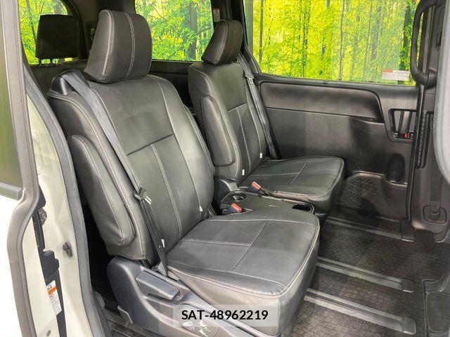 Toyota VOXY 2017-09 7394755-8