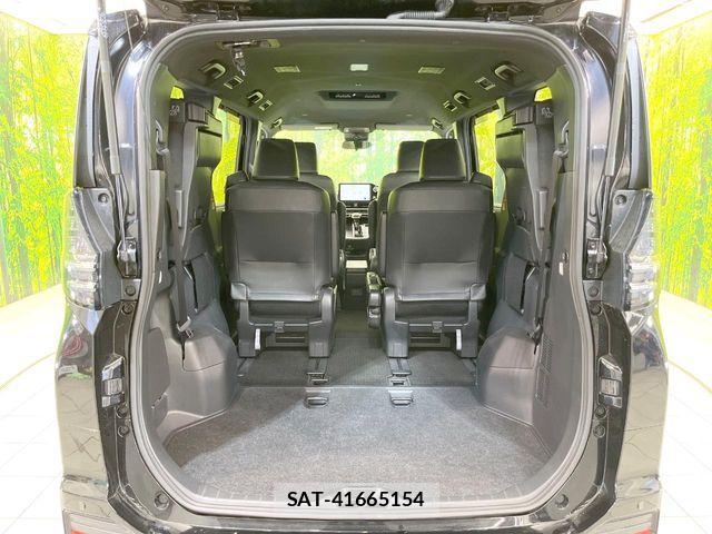 Toyota VOXY 2022-10 7394728-9
