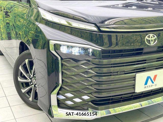 Toyota VOXY 2022-10 7394728-11